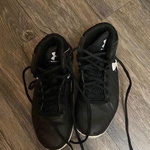 Black under armor shoes
